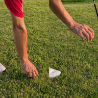 今月のゴルフクイズ 「誤って再ドロップ」