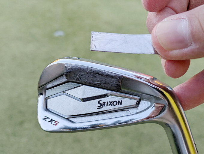 今月のゴルフクイズ 「プレー中にクラブに貼った鉛がとれた」